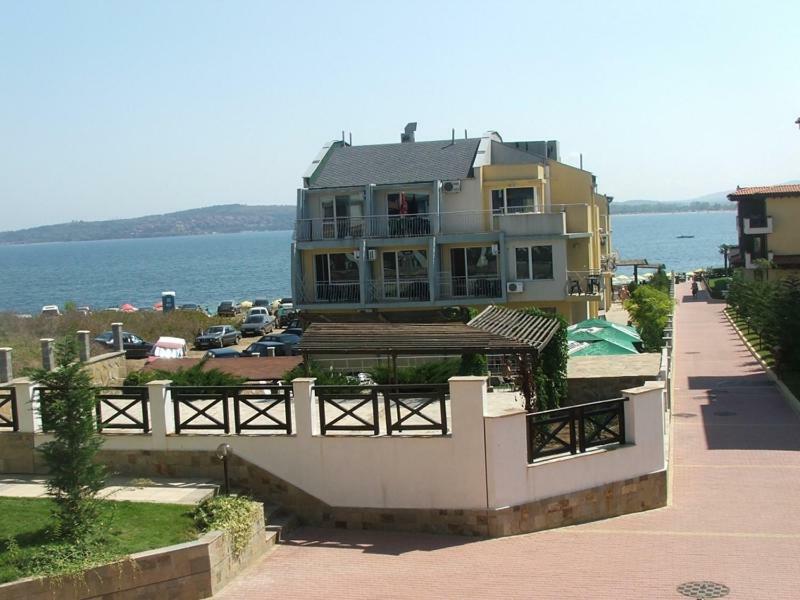 Хотел Лагуна Chernomorets Bagian luar foto